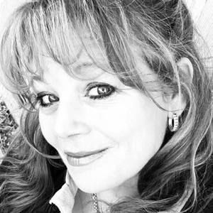 Meet your Posher, Angie